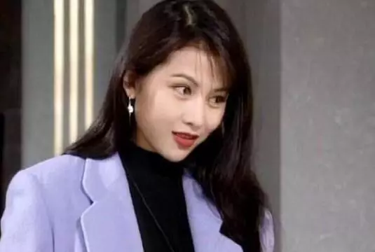 看看20年前蔡少芬和藍潔瑛的穿衣打扮:流行是個輪迴