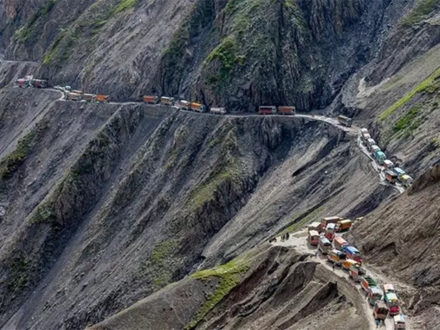 世界最危險的海上公路,成老司機噩夢,一路狂飆才能活下去