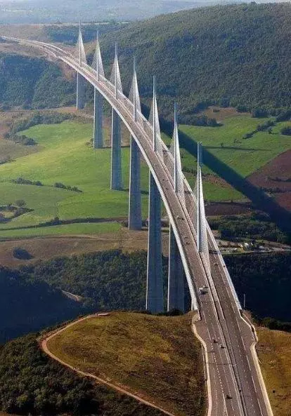 世界最危險的海上公路,成老司機噩夢,一路狂飆才能活下去