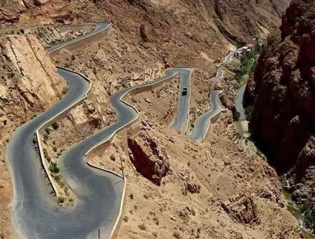 世界最危險的海上公路,成老司機噩夢,一路狂飆才能活下去