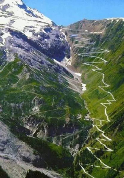 世界最危險的海上公路,成老司機噩夢,一路狂飆才能活下去