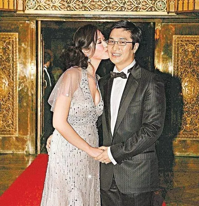 「千億媳婦」婚後連生2子2女被老公寵上天 「豪門生活曝光」私下超有愛心