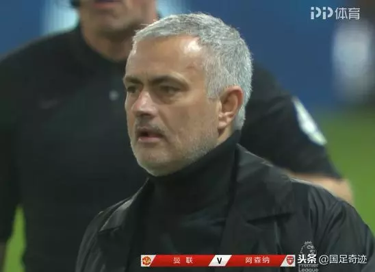 曼聯悍將悲情1幕:6秒內連送2低級失誤+獨造3球!3分鐘後被換下