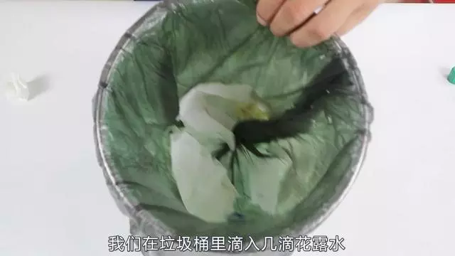 把花露水滴在手機上,沒想到這麼好用?看完你也試試吧