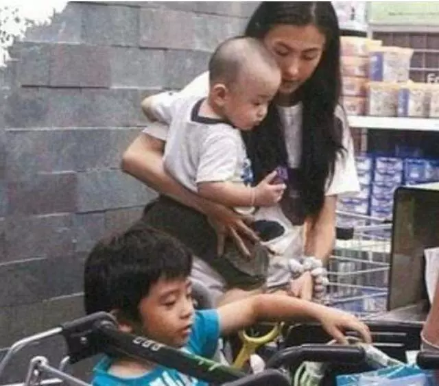 謝霆鋒小兒子近照,長得和他一模一樣,實力打臉「像陳冠希言論」!