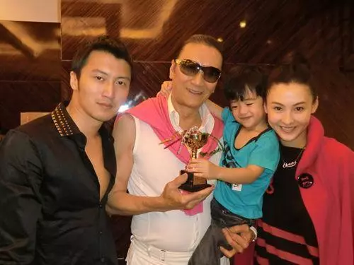 謝霆鋒小兒子近照,長得和他一模一樣,實力打臉「像陳冠希言論」!