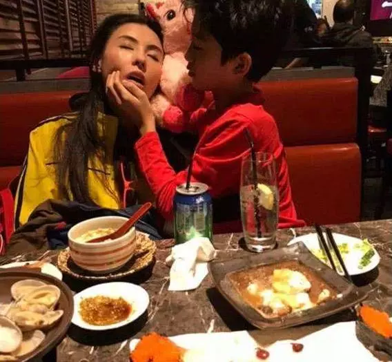 張柏芝生下第三胎小公主?前公公謝賢表示祝福不回應!網:孩子爸爸是誰?