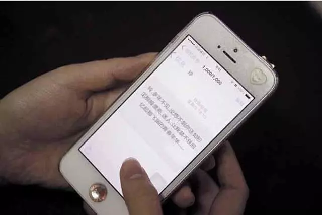 和哥哥嫂子去旅遊,路上他們總不掏錢,回來收到簡訊,我羞紅臉