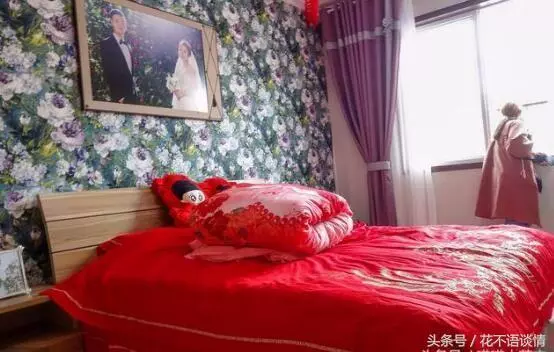 弟弟結婚我出5萬彩禮,我生孩子他沒空來,聽到對話,我如墜冰窖