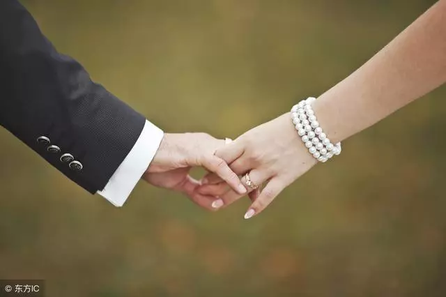 老公,你給前妻把腳都洗了,為什麼就不能給我做頓飯?