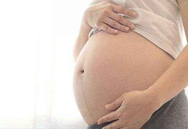 在醫院做完剖宮產,婆婆拒付住院費,老公的做法讓我如墜冰窖!