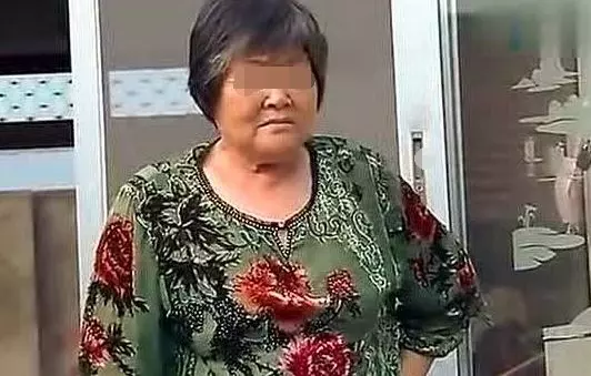 去看望女兒,女婿準備了滿桌好菜,我卻藉口去廁所,直接報了警!