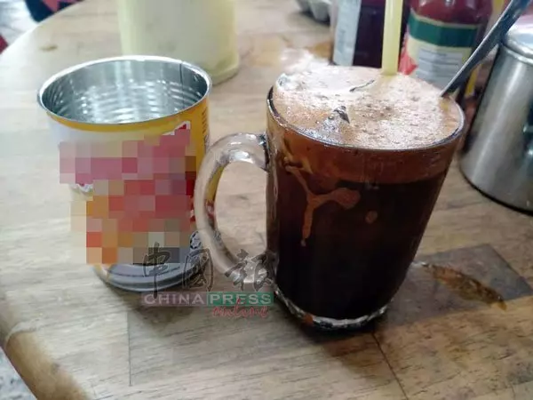 斑點實為咖啡粉!爆紅煉乳罐咖啡店東主喊冤