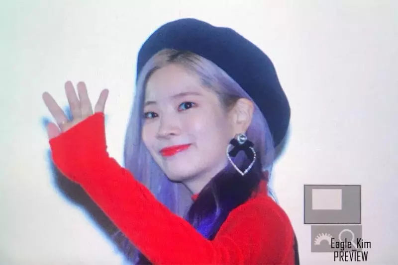 [TWICE][分享]181207 舞台問候開始TWICE全員現身電影《TWICELAND》首映見面會現場