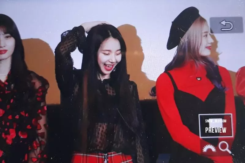 [TWICE][分享]181207 舞台問候開始TWICE全員現身電影《TWICELAND》首映見面會現場