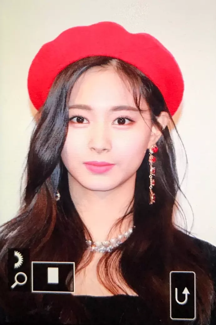 [TWICE][分享]181207 舞台問候開始TWICE全員現身電影《TWICELAND》首映見面會現場