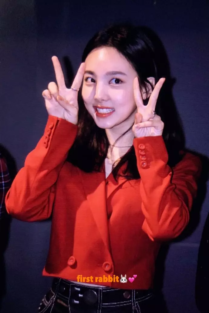 [TWICE][分享]181207 舞台問候開始TWICE全員現身電影《TWICELAND》首映見面會現場