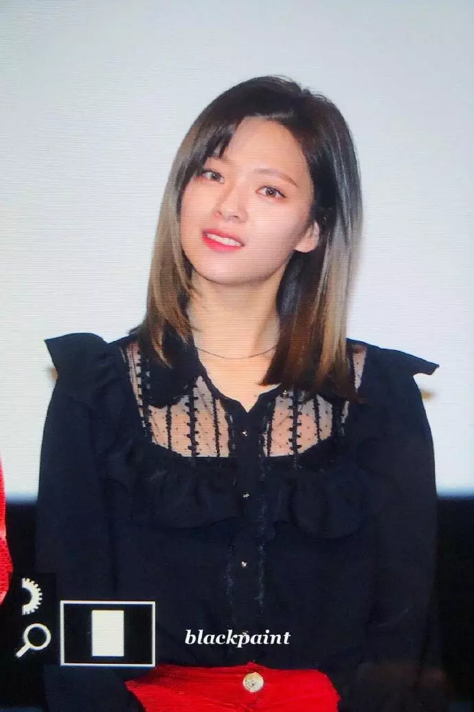 [TWICE][分享]181207 舞台問候開始TWICE全員現身電影《TWICELAND》首映見面會現場