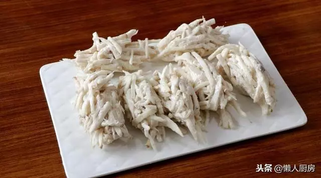 這是蓮藕和杏鮑菇的新吃法,只用雞蛋和澱粉就能做出來,酥脆可口