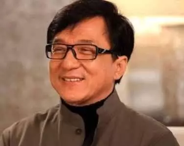 林鳳嬌當年生下房祖名,在爸爸那欄填了3個字!網友看了都佩服!
