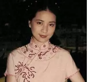林鳳嬌當年生下房祖名,在爸爸那欄填了3個字!網友看了都佩服!