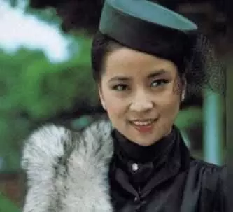 林鳳嬌當年生下房祖名,在爸爸那欄填了3個字!網友看了都佩服!