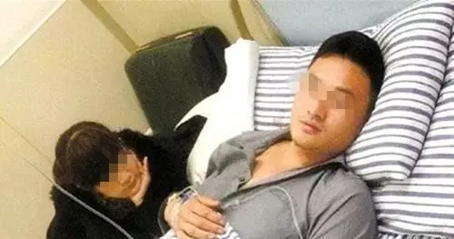 丈夫癱瘓,妻子卻常發現他襪子很髒,偷裝監控後,自責自己