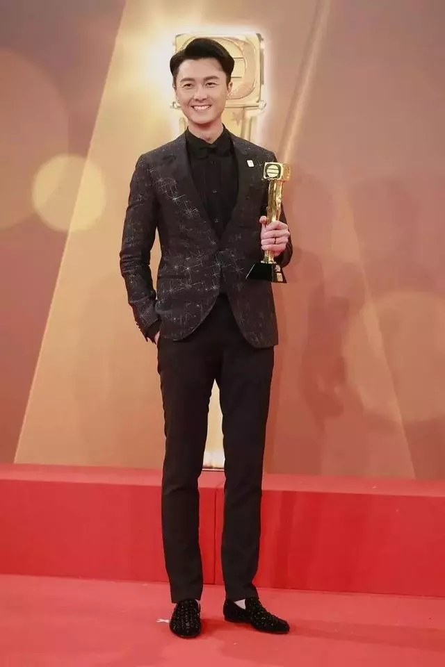 再傳婚變!TVB視帝被指婚姻亮紅燈 太太死心堅決離婚!原來傳緋聞的是她!