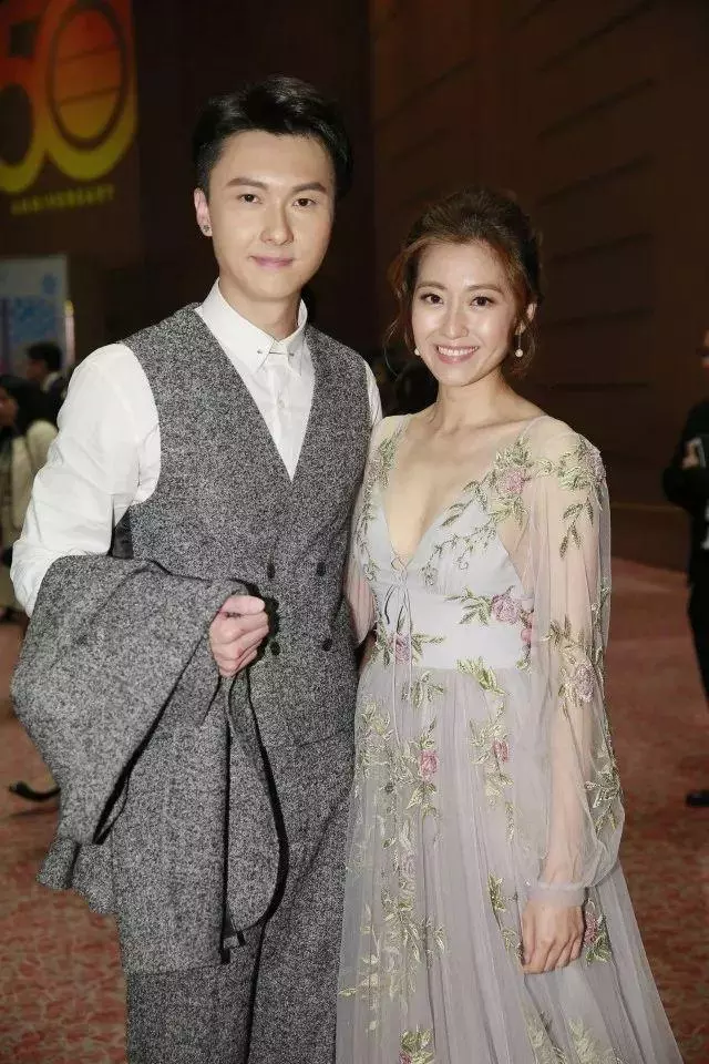 再傳婚變!TVB視帝被指婚姻亮紅燈 太太死心堅決離婚!原來傳緋聞的是她!
