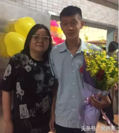 15年前她跳樓輕生,把孩子丟給王菲,如今兒子長大卻不認媽媽?