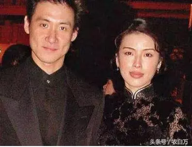 56歲歌神張學友和小四歲妻子近照,真的老了,卻坐擁16億的豪宅!
