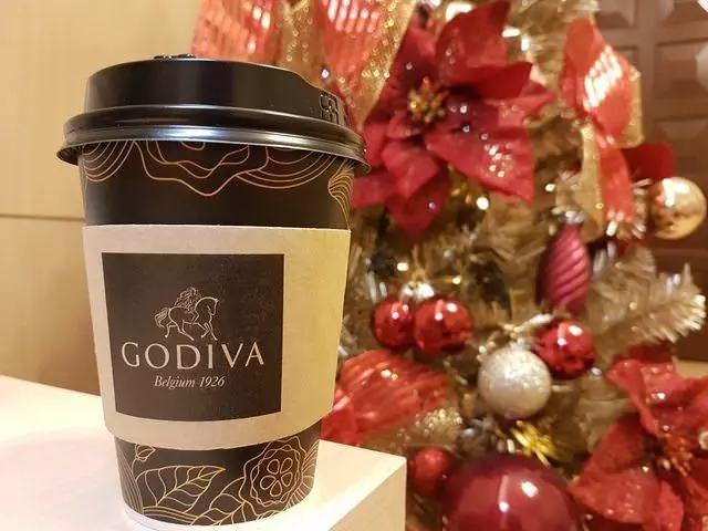 7-11的GODIVA熱可可一杯99$值嗎?全台瘋搶味道大評比... 網驚:杯套千萬別丟!