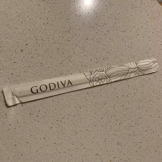 7-11的GODIVA熱可可一杯99$值嗎?全台瘋搶味道大評比... 網驚:杯套千萬別丟!