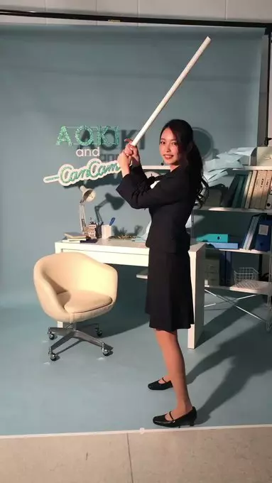 甜美妹子丟棒球九宮格!職棒級起手式「超強高速精準度」網看傻…起底發現背景超驚人