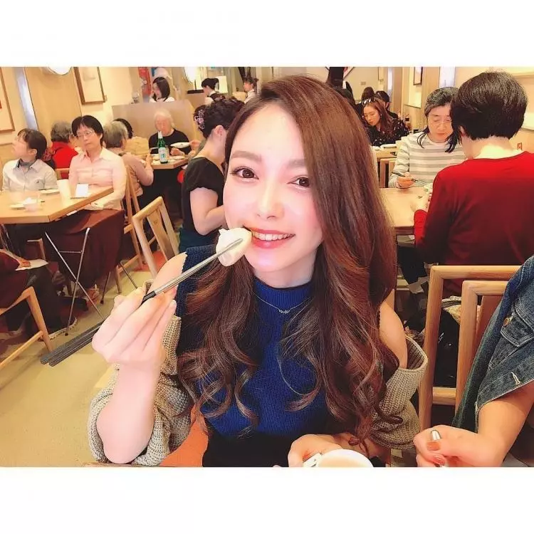 甜美妹子丟棒球九宮格!職棒級起手式「超強高速精準度」網看傻…起底發現背景超驚人