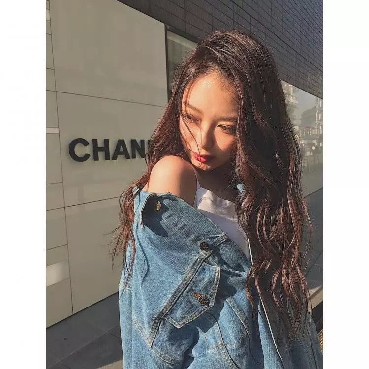 甜美妹子丟棒球九宮格!職棒級起手式「超強高速精準度」網看傻…起底發現背景超驚人