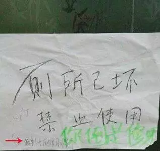 超級爆笑圖片,看到第五張...我已笑到臉抽筋!同學,你帶子掉了,我幫你系上?女神和女屌絲的區別!!