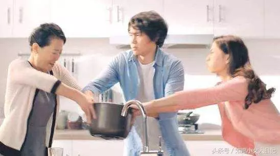 婆婆,你兒子做了兩天家務活你就心疼了,可我做了二十年了