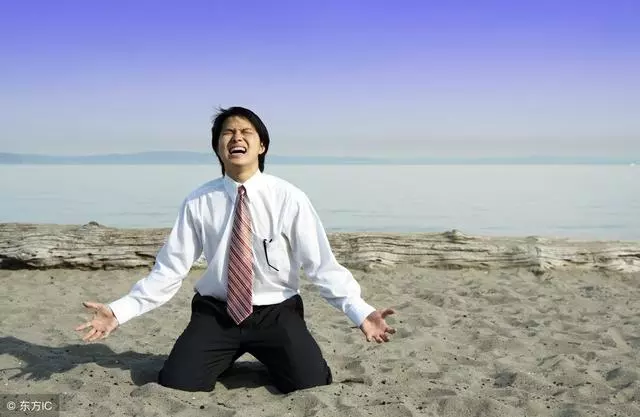 每個月給家裡寄四千塊,老婆還嫌少,偷偷回家一看我直接認錯
