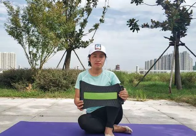 腰不好,這樣踮腳30下,打開腰上經絡,腰不疼了,強腎氣,練腰椎