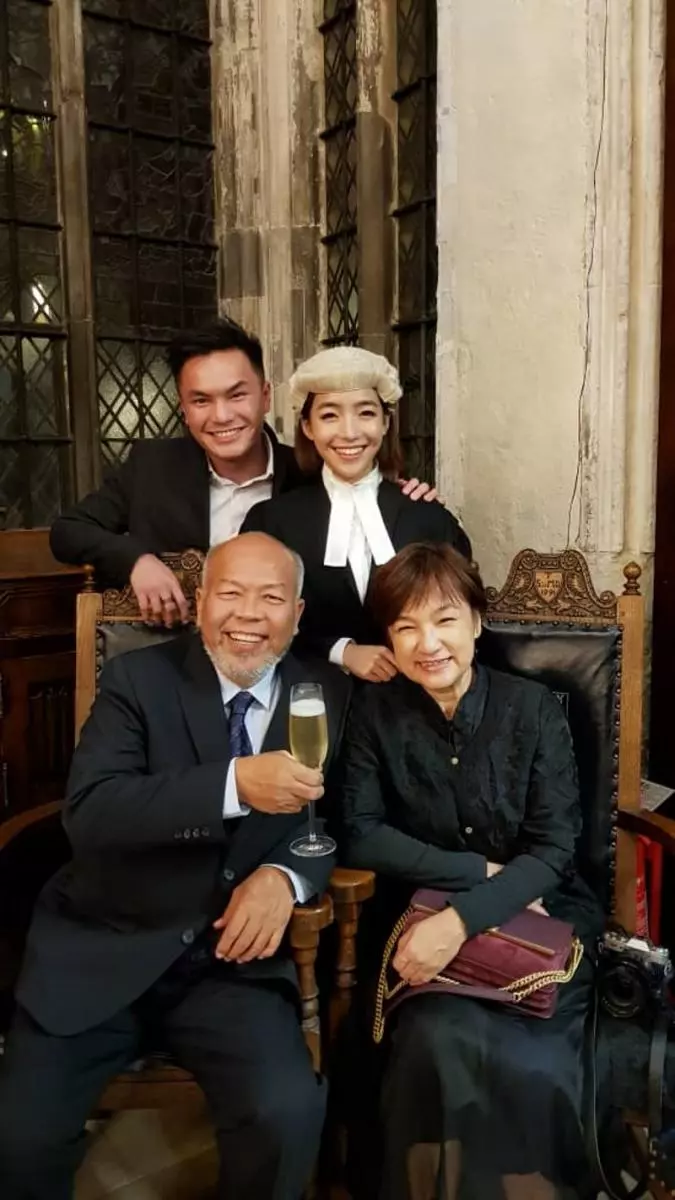 這個92年的大馬女生,『高顏值』明星+律師,馬來西亞之光~