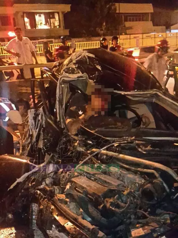 檳城 車禍黑區再奪命 華男傷重不治 (檳城)華裔男子駕車經過車禍黑區烏迪尼路隧道,失控與羅釐迎面相撞