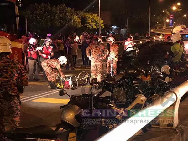 檳城 車禍黑區再奪命 華男傷重不治 (檳城)華裔男子駕車經過車禍黑區烏迪尼路隧道,失控與羅釐迎面相撞