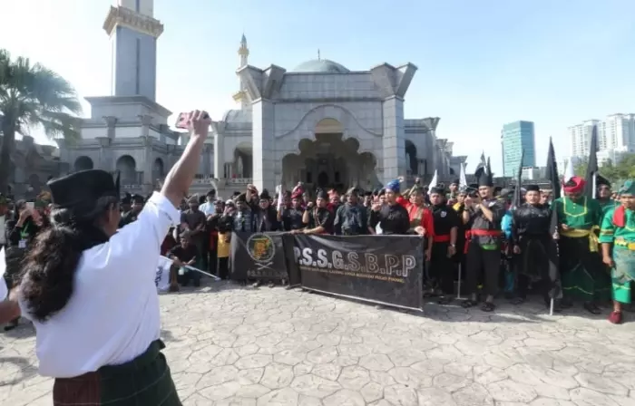 【更新消息】反ICERD集會 逾千人聚集占美清真寺周圍 !