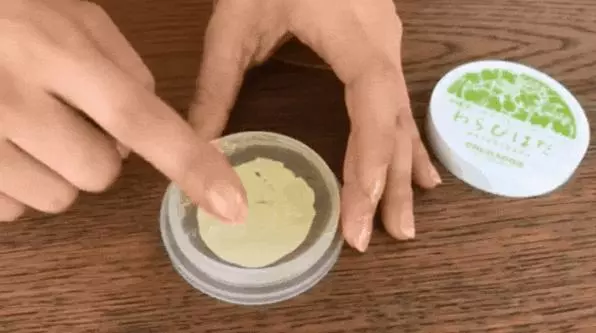 【告別眼周和脖子上的惱人脂肪粒!只花了1個月姊妹倆的皮膚都變得超光滑!