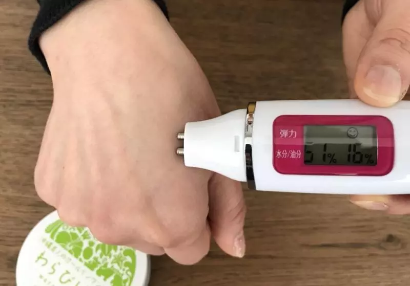 【告別眼周和脖子上的惱人脂肪粒!只花了1個月姊妹倆的皮膚都變得超光滑!