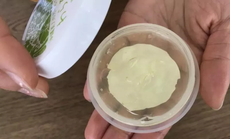【告別眼周和脖子上的惱人脂肪粒!只花了1個月姊妹倆的皮膚都變得超光滑!
