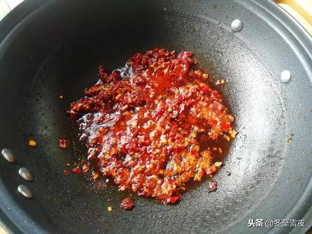 教你一道拿手好菜,豆皮和金針菇的完美搭配,特別適合天冷吃