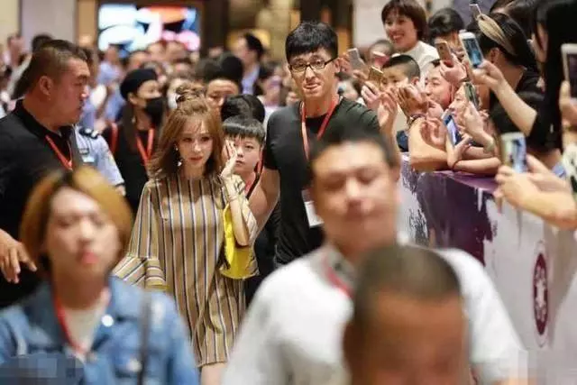 王心凌自曝整容成癮,出席活動近照曝光,嚇哭商場小孩!
