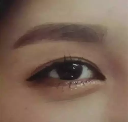 如何根據發色選眉色,選對了才美?附帶5款眉形